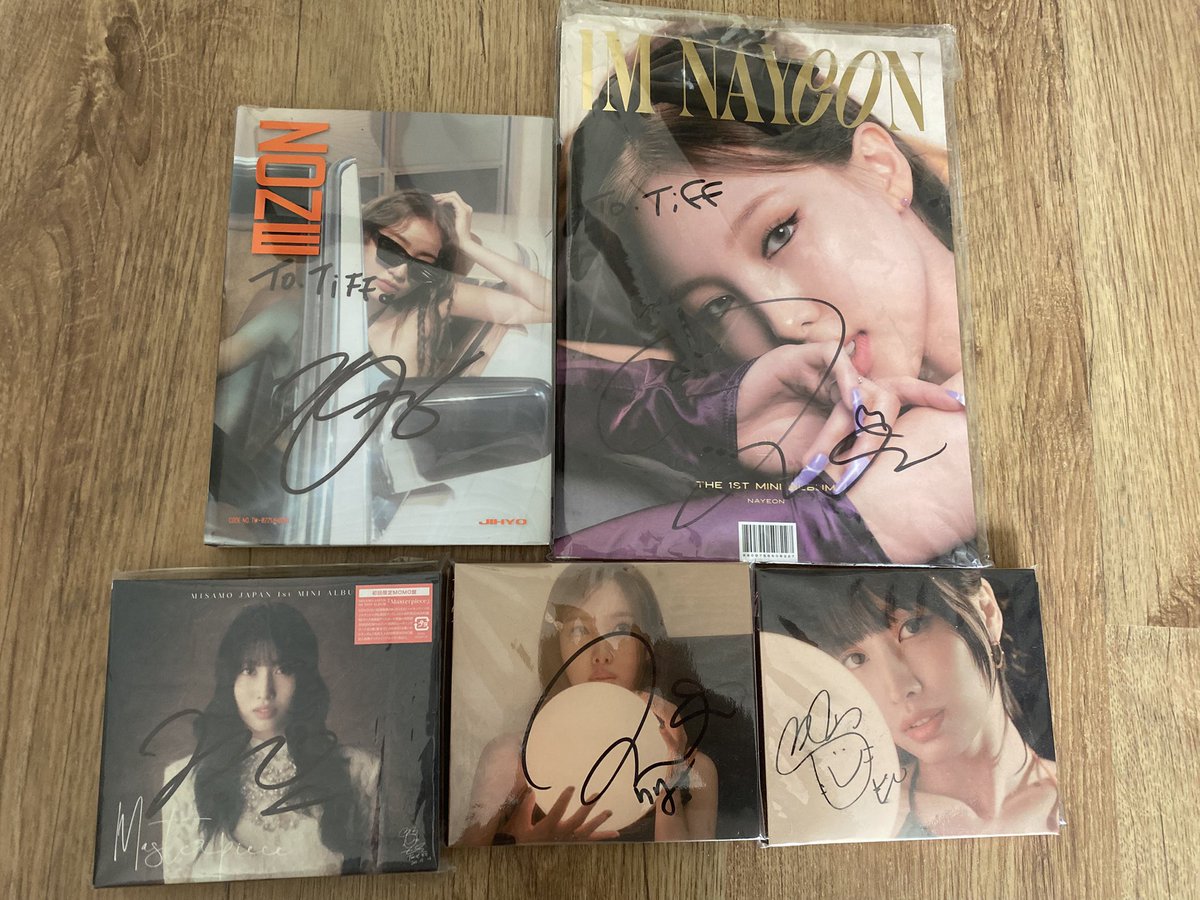 Je suis trop fan, Nayeon avait même ajouté un petit coeur quand elle m’a signé 🥰