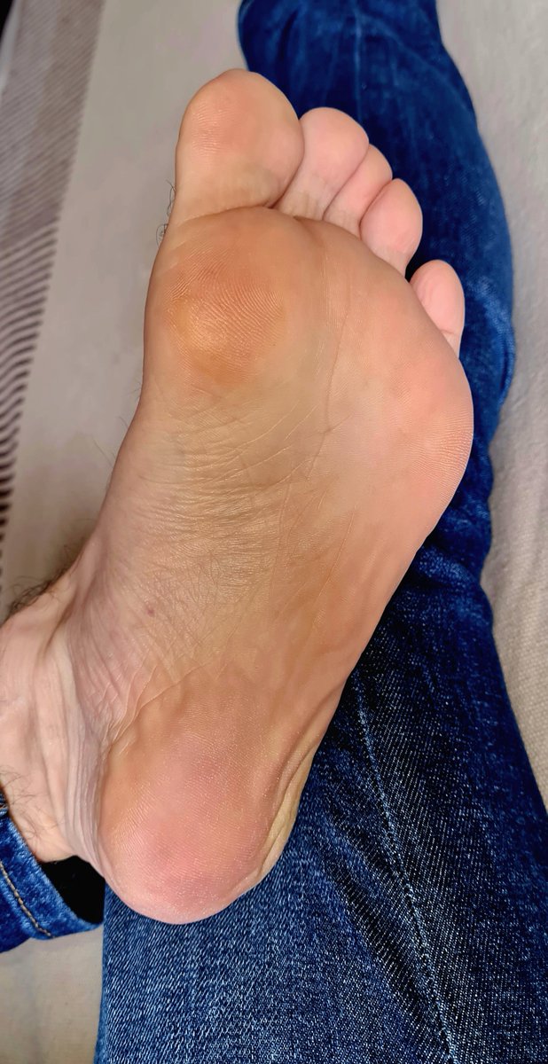 ghstft's tweet photo. Quick snapshots for you before I put my socks on😀🧦 https://t.co/Y1ndklxuJf