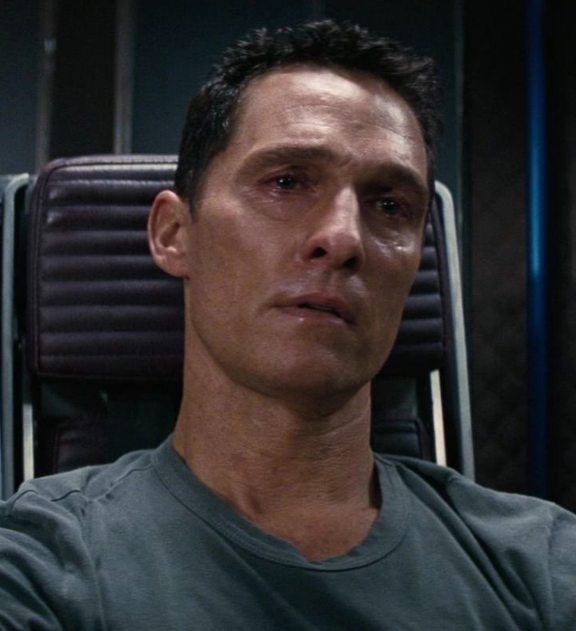 abracetradicao's tweet photo. “Eu preciso voltar para a igreja.” 

Matthew McConaughey disse que a fé fazia parte de sua rotina na infância, mas acabou sendo deixada de lado quando ingressou na faculdade e iniciou sua carreira em Hollywood. Segundo o ator, o sucesso profissional e a ambição substituíram, por um tempo, o espaço que a fé ocupava em sua vida.

Mas sua volta começou com o nascimento de seu primeiro filho, em 2007, foi então que ele disse ter percebido: “Eu preciso voltar para a igreja.” A paternidade o forçou a enfrentar questões de responsabilidade, legado e dependência de Deus.

Além disso, a influência de sua esposa Camila Alves, que é uma católica devota, teve grande parte nisso.