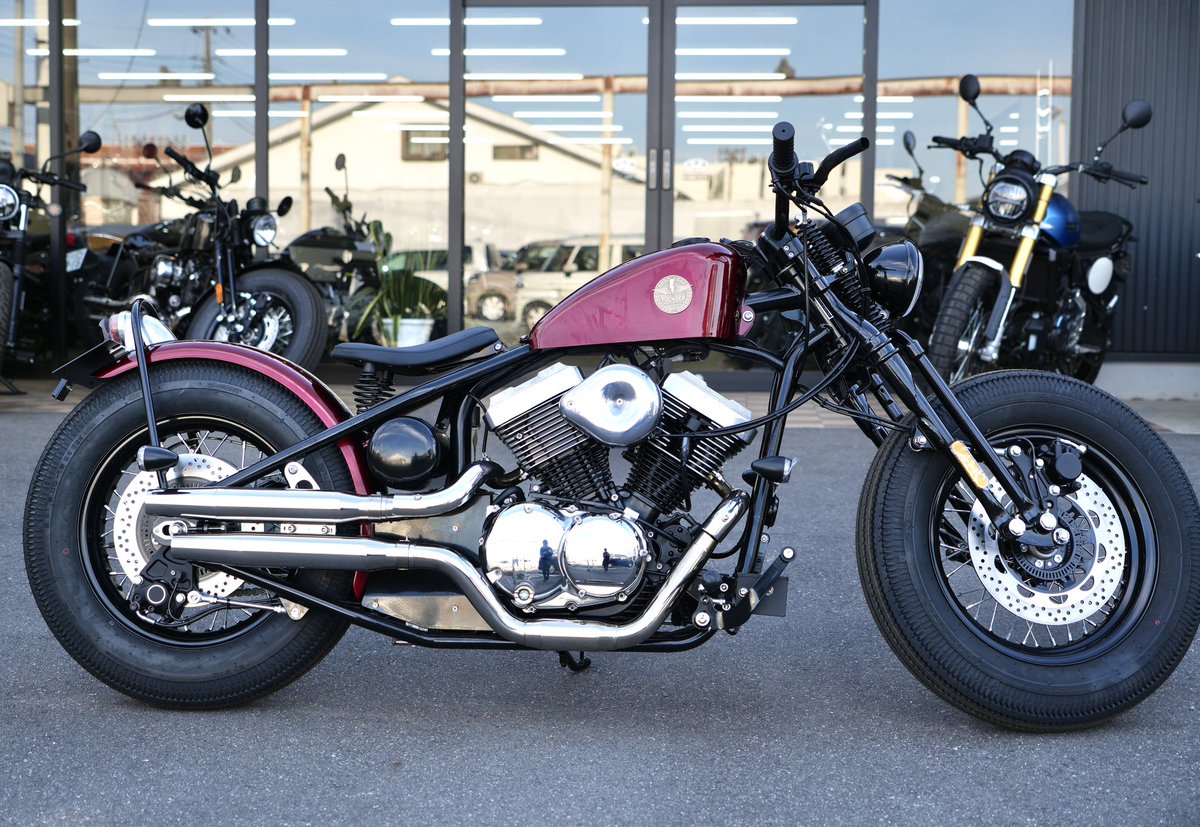 chronicle521's tweet photo. サンダーモーターサイクルズ
ハードテイル250

新型が入荷しました❗️🙌
新色のレッド、良い色すぎます‥🤤

真鍮色のエンブレムは「神アプデ」すぎる

#ブラックも入荷したよあさって午前中位までなら松戸店に置いてあるよ https://t.co/i8cPj0HBL5