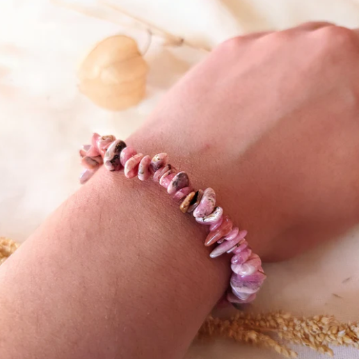 InsightStones's tweet photo. Rhodochrosiet werkt activerend op het hartchakra.
Het is een steen die kan helpen vreugde, liefde, positiviteit, creativiteit en spontaniteit te vinden.
➡️https://t.co/OwcYADi43O
#edelstenen #armband #liefde #insightstones #vreugde #chakra https://t.co/gFcSFFt6KU