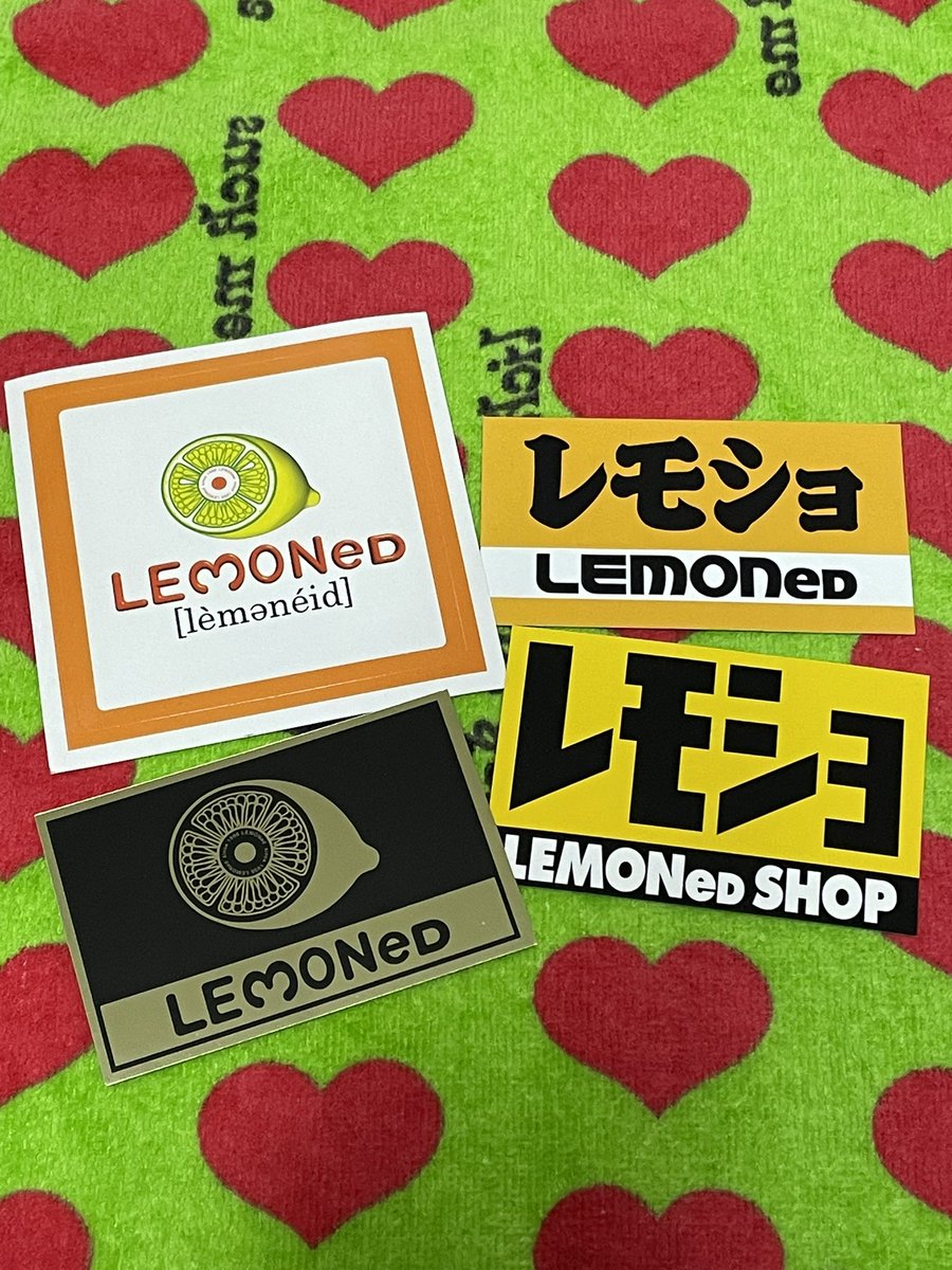 suzu_meron's tweet photo. こちらを購入して来たよー
Tシャツフロントのロゴもバックプリントもかっこいい😍
今回の飴ちゃんはパープル💜
そう!ぶどう味🍇✧︎
クイズ全4問に全正解したからステッカーを4枚頂けたの🫶🏻
大きい四角のLEMONeDステッカーはラスイチとの事でとても感激🍋♬
#hide
#LEMONeDSHOP
#レモショ
#静岡 https://t.co/c0WzdieExc