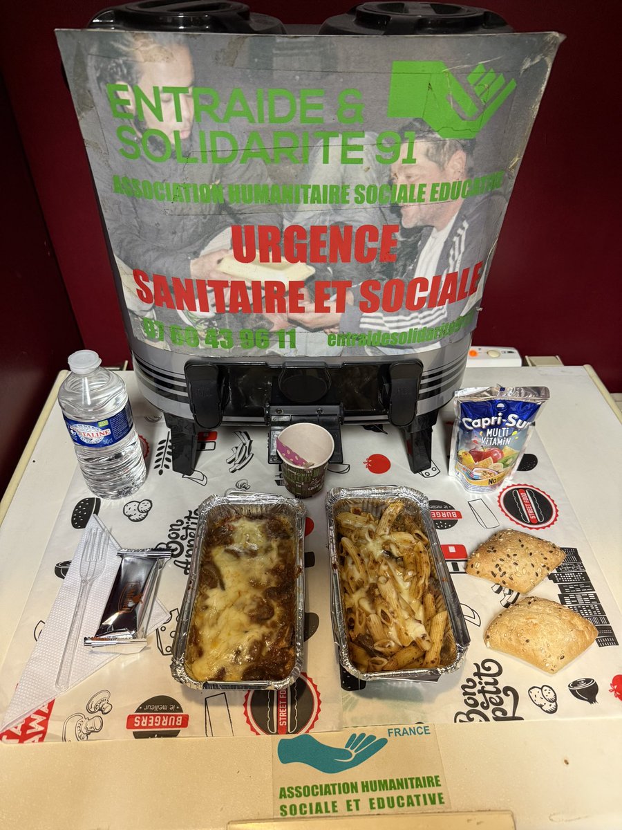 entraidesolida2's tweet photo. Vendredi  soir grâce a notre fidèle partenaire "le Manoir des Cygnes" nos amis pour déguster de bon plat chaud.
Au menu:
Gratin bolognaise. 
Pâtes bolognaise. 
Pâtisserie en dessert. 
Un très grand merci a eux pour leurs fidélité 👏🏼👏🏼👏🏼
Merci a tous

https://t.co/QTO1apvzYw https://t.co/2DN1J9bjQo