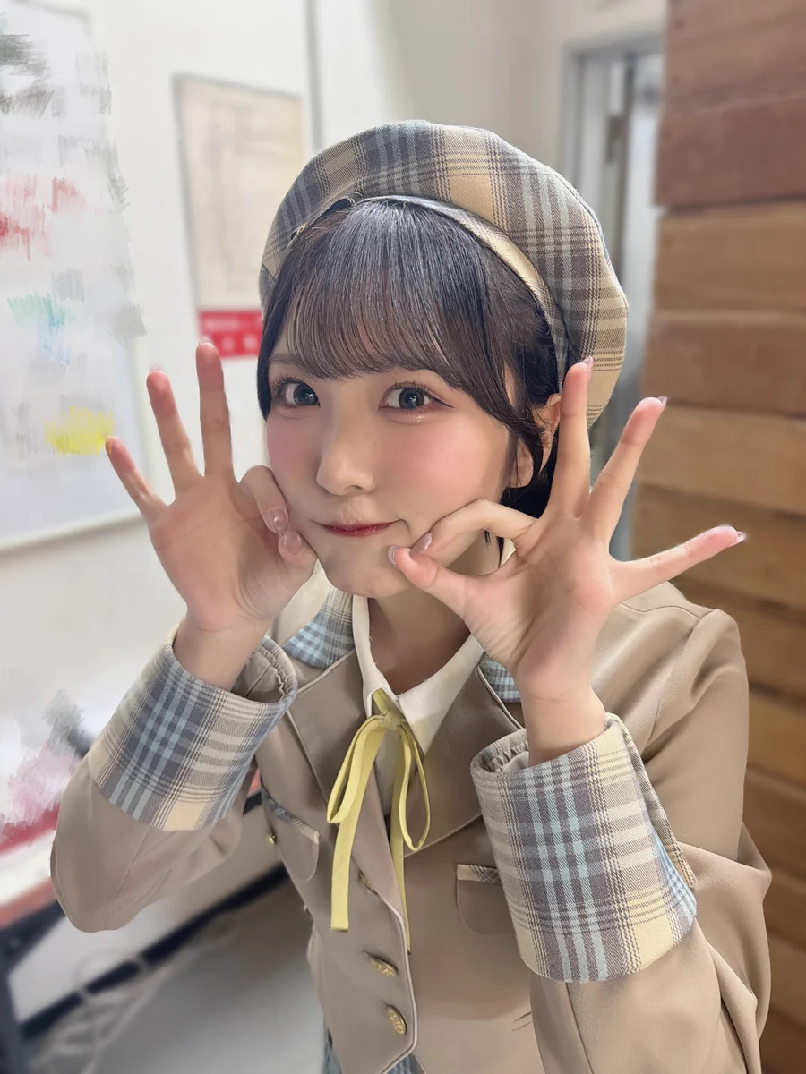 ツ*サ様 逢田珠里依 チェキ ベレー帽 逢田 珠里依 on X: 