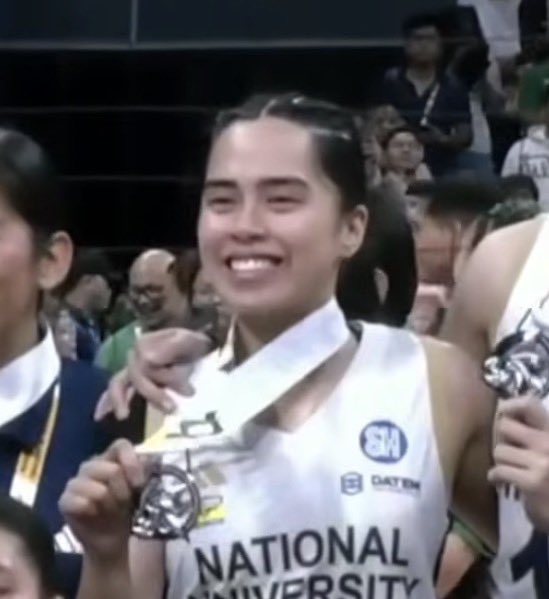 Camilla Lamina caps her UAAP career off with a 🥈silver medal #UAAPSeason88 

She exits the UAAP with

🏆 3 (84, 86, 87)
🥈 2 (85, 88)
🎖️ 2 Best Setter awards (84, 87)

Thank you Lams!