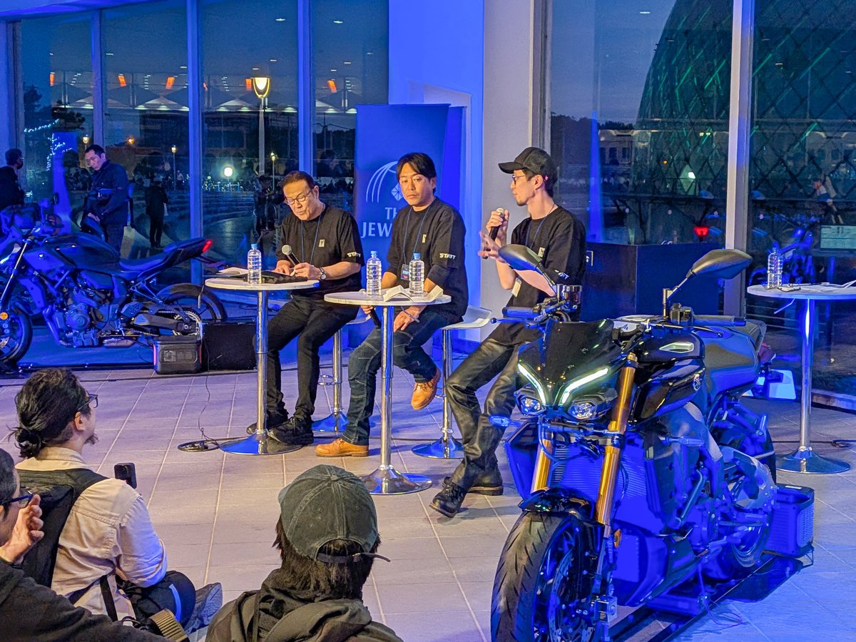 HRC_SC82's tweet photo. #MT夜会
こういうので良いんだよ感。
ちょうどいい規模感のイベントでした

でも自販機が欲しかった☕️ https://t.co/H2dAnz2jKo