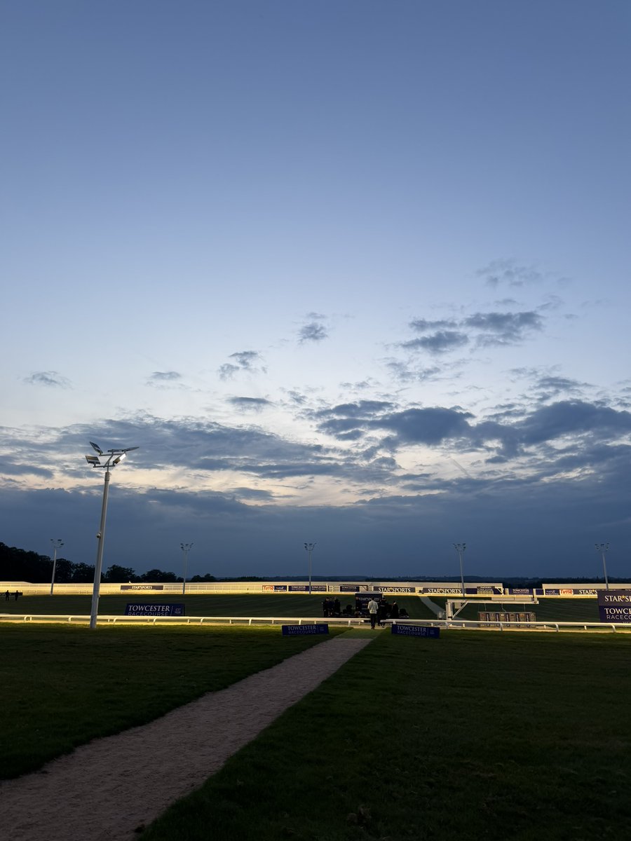Towcester Racecourse tweet media