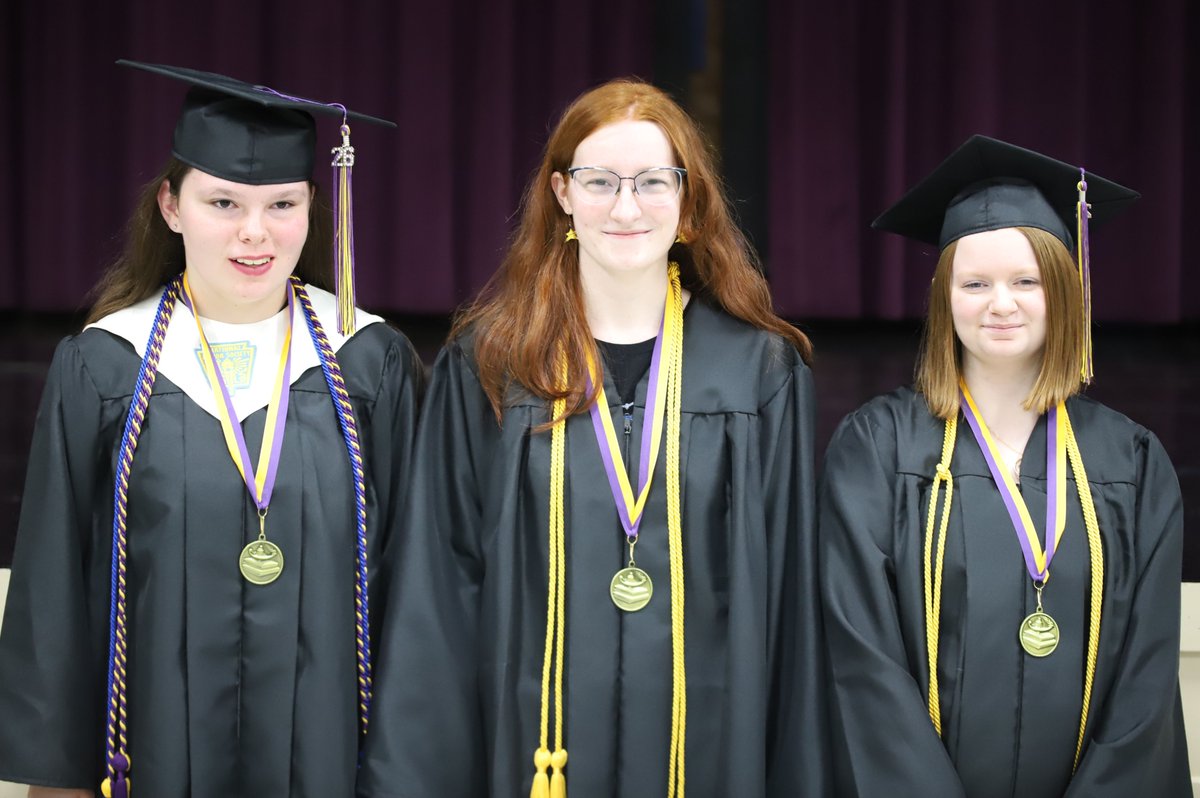 HermitageSchool's tweet photo. Congratulations to the Class of 2026! They are our newest alumni! Congrats also to our Top Grads: Summa Cum Laude honoree Isabelle Boyer and Magna Cum Laude recipients Lily Carr & Samantha Swint! 🎓️💜💛 #waytogo #HornetAlumni #WeAreHermitage #TimelessTradition https://t.co/pLkgQHC9b2