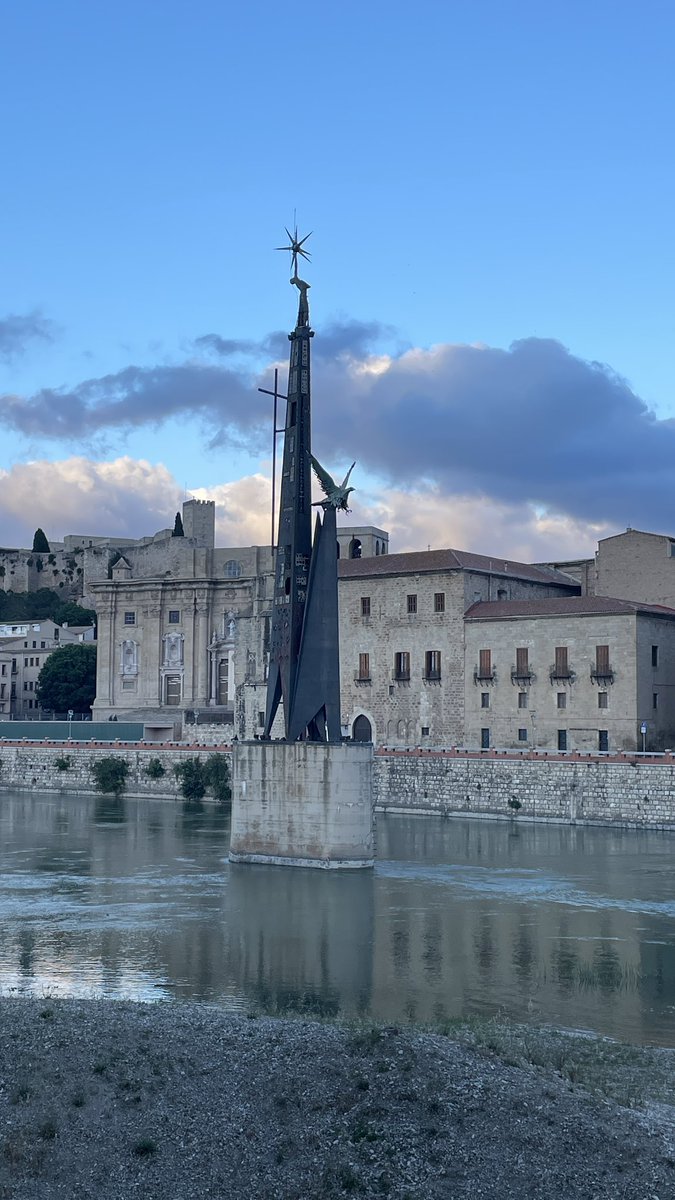 frosellm's tweet photo. #Tortosa farà abans el repowering del primer parc eòlic comercial de Cat que la retirada del monument franquista de l’#Ebre 
Tres dècades després, encara és més fàcil substituir aerogeneradors que desmantellar el franquisme.
#EnergiaPerLaLlibertat o #franquisme https://t.co/JQkDPQV9eP