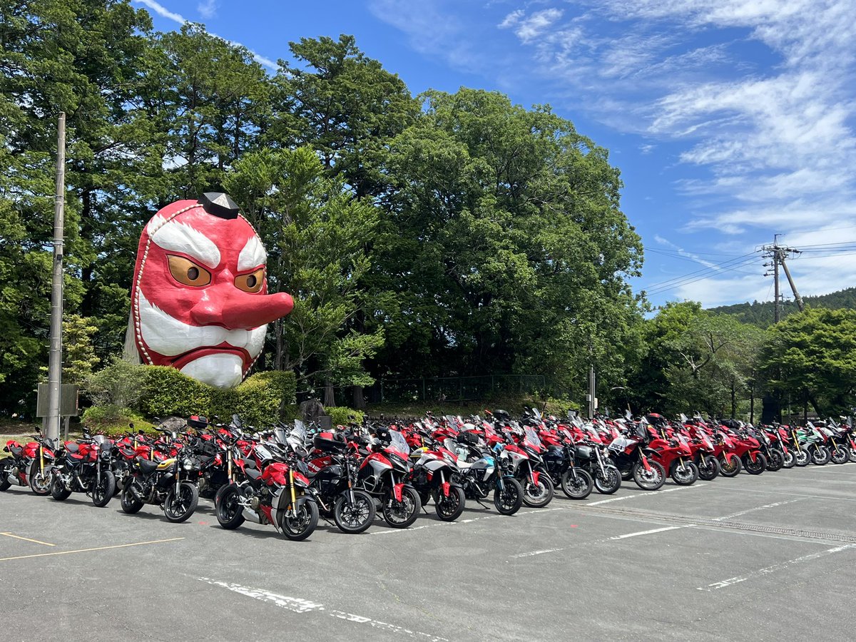 kestrel107's tweet photo. Ducati100周年記念イベントに、Ducati静岡から参加させて頂きましたー!
自分のPanigaleV2の写真撮り忘れた( ˙-˙ )
天狗面が思ってたよりデカかったです
#ducati
#WeRideAsOne
#Ducati静岡 https://t.co/nTuENK4YkG