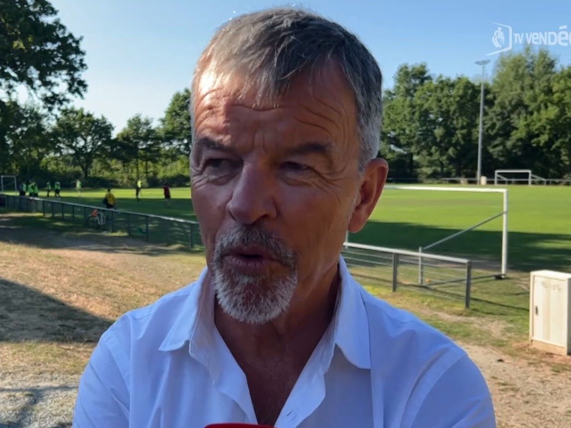 ActuFoot_'s tweet photo. 🚨 "ON VA SE BAIGNER DANS LES LARMES DES BORDELAIS." 💥

ÇA NE MÂCHE PAS SES TERMES EN N2 😭👇

Ce sont les mots de Christophe Chabot, président de La Roche-sur-Yon, à deux journées de la fin.

Son club n’a qu’un point d’avance sur les Girondins pour prétendre à la montée…

🎙️ Ouest France