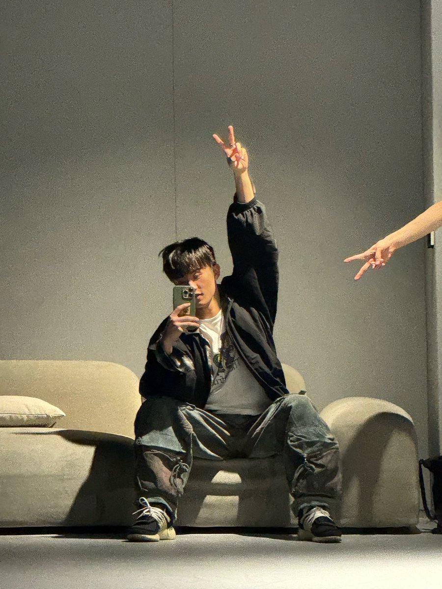 찐이 tweet media