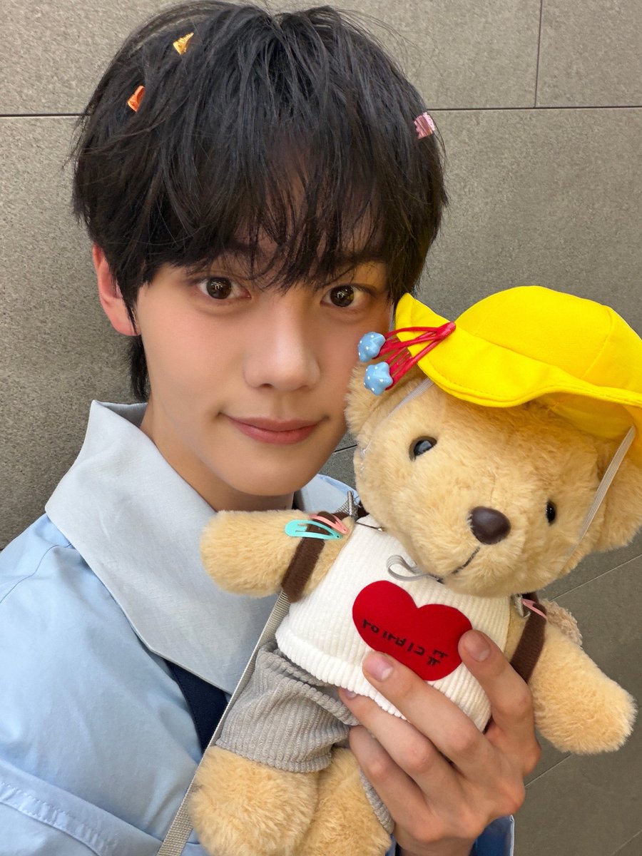260509 위버스 포스트 #김규빈 

오구오구 오늘도 고생많았어용!!!