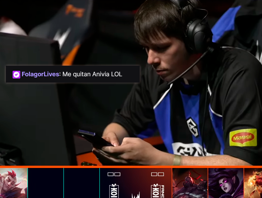 GIANTXGG's tweet photo. Escribiendo en el chat en mitad de pick y bans. 

Mi jugador, @FolagoR. https://t.co/Y6SVNxckjK