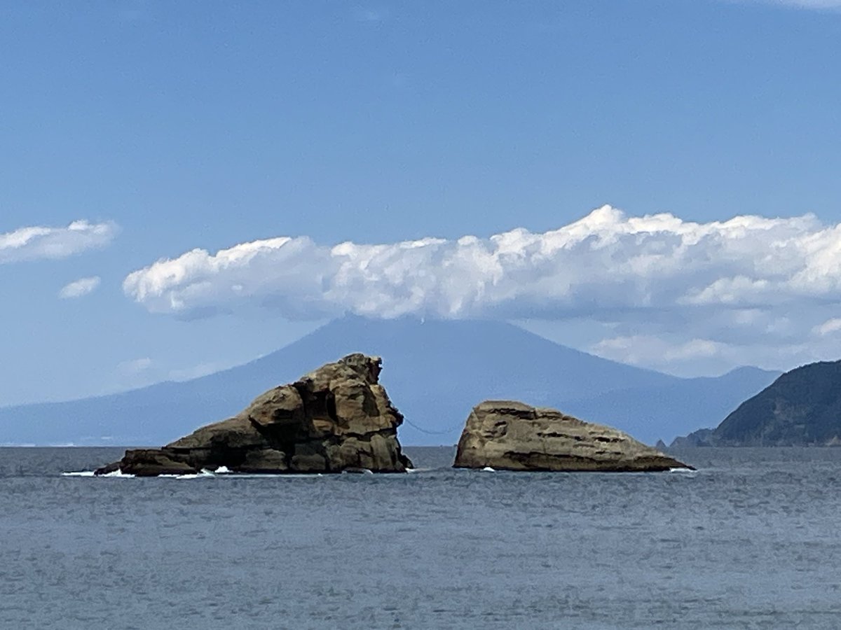 under_com's tweet photo. 雲が https://t.co/7RU4i2pRy4