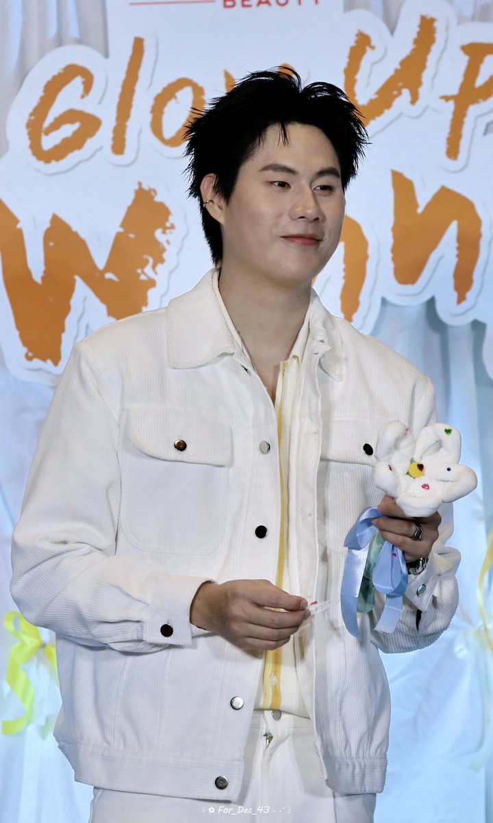 ᰔ⁺₊˚ —— 09.05.2026 #winynny

คิดถึงวินนี่🤍

GLOW UP WITH WINNY
#ITSSKINxWinny