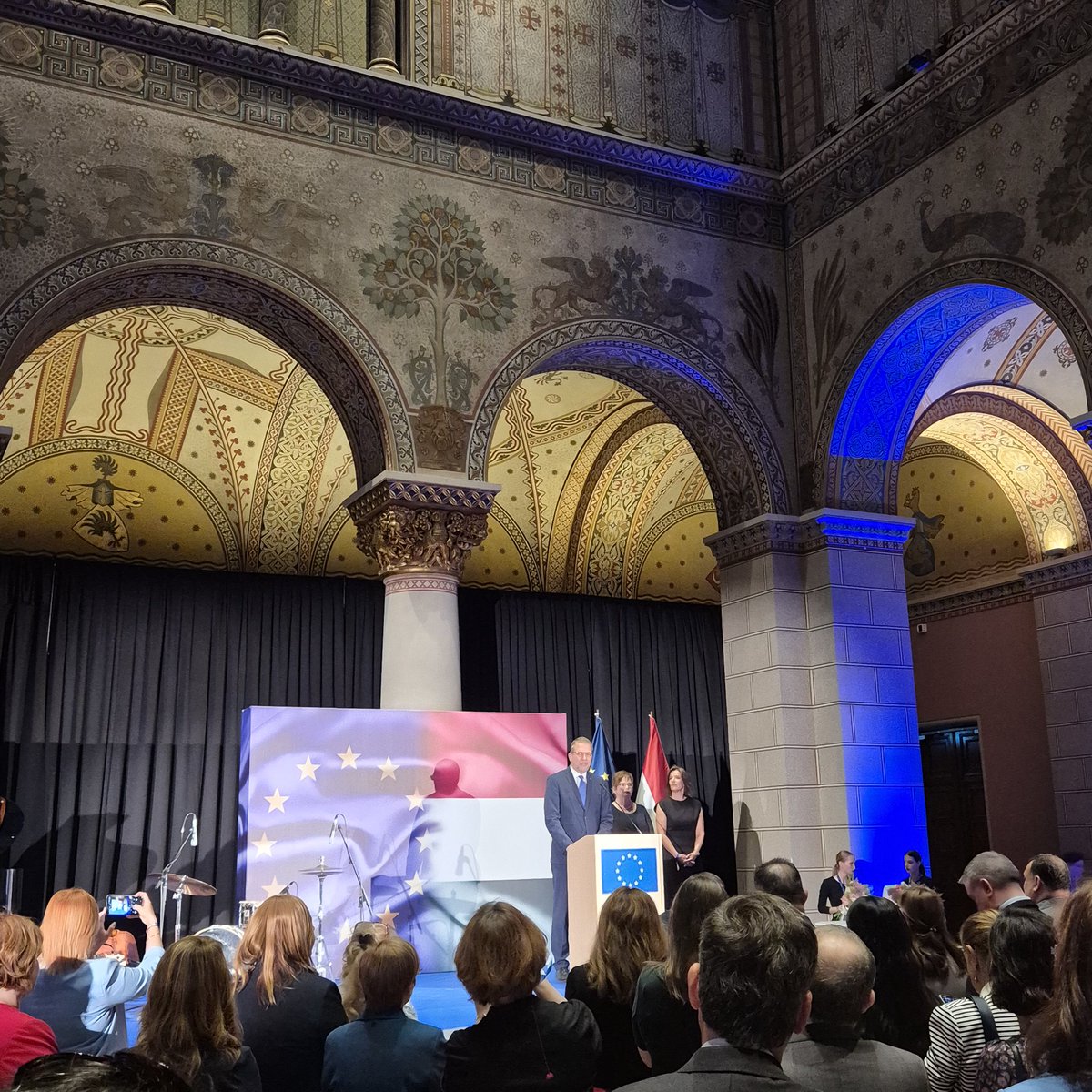 MioaraPitut's tweet photo. Happy #EuropeDay from Budapest! Celebrations started under the auspices of @EC_Budapest & @Europarl_HU, in the presence of 🇭🇺 incoming Deputy PM & FM @_OrbanAnita, fellow diplomats from 🇪🇺EU countries&partners, and will continue throughout the weekend.#UnitedinDiversity #YouAreEU https://t.co/ovSd2zKgMs
