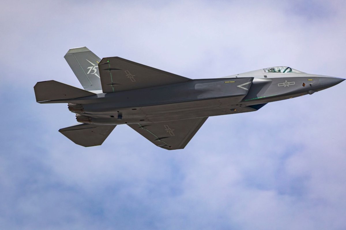 🚨BREAKING: Pakistan signs deal with China to acquire J-35 jets, with initial 4–12 aircraft possibly delivered in July.