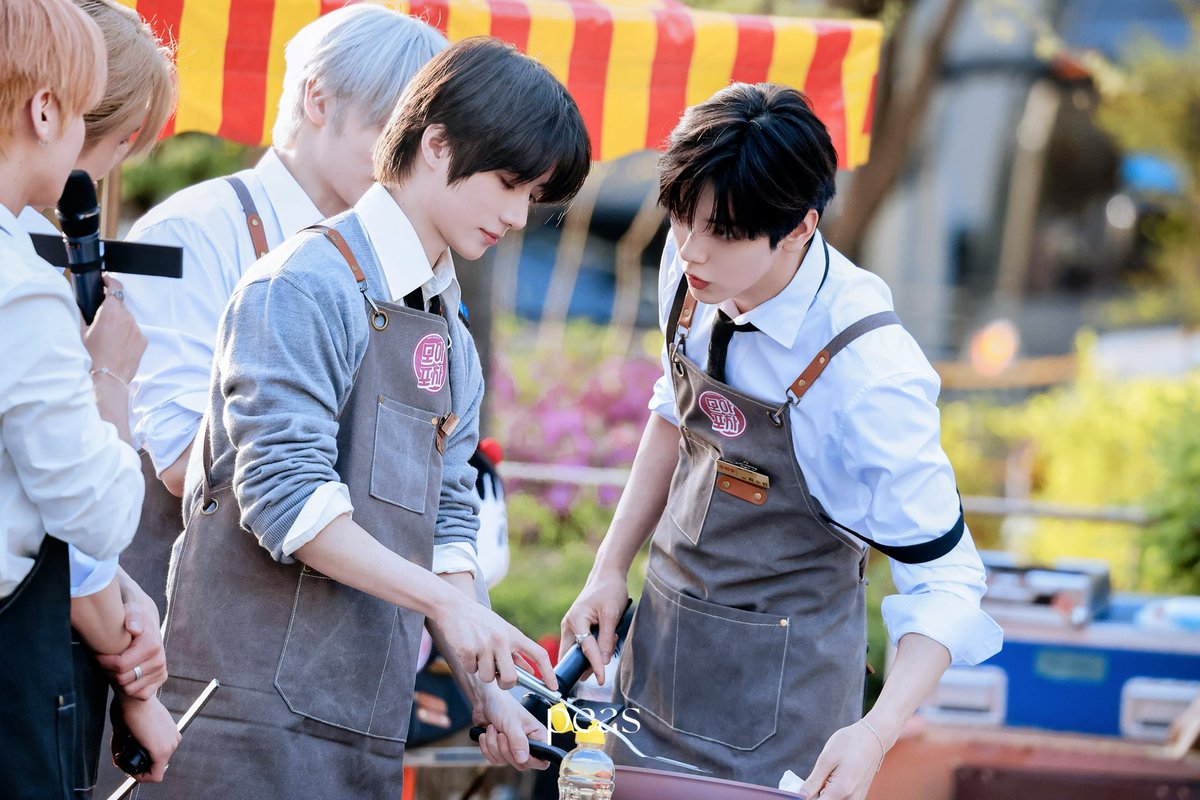 peassssssbg's tweet photo. 캠퍼스 로맨스…. https://t.co/hPIZZWo4iD