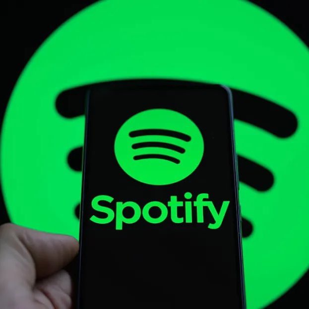 “Qué Pasaría…” ha superado el BILLÓN de streams en Spotify.