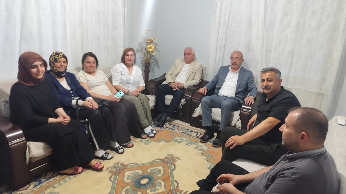 AkpartiCukurova's tweet photo. 📍Çukurova 

Güzelyalı Mahallemizde kıymetli üyemiz Feride Aksoy ve değerli ailesini evlerinde ziyaret ettik.

Samimi sohbetleri ve içten misafirperverlikleri için kendilerine teşekkür ediyor, birlik ve beraberliğimizin daim olmasını diliyoruz. https://t.co/h0qDPMXWWX