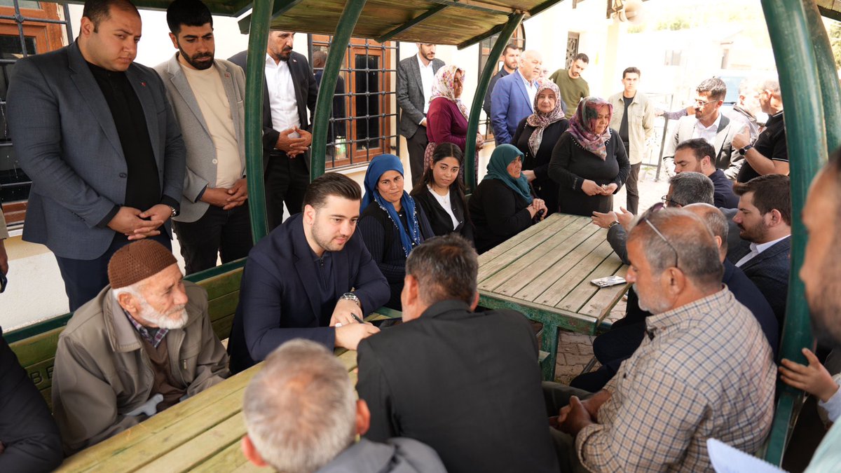 mesutbozatli's tweet photo. 📍 Şahinbey | Çevreli Mahallesi

Çevreli Mahallemizde afetin ardından vatandaşlarımızla bir araya geldik.

Sahadaki süreci yakından takip ederek hemşehrilerimizin yanında olmaya devam ediyoruz. https://t.co/Ldu8tV6tJI