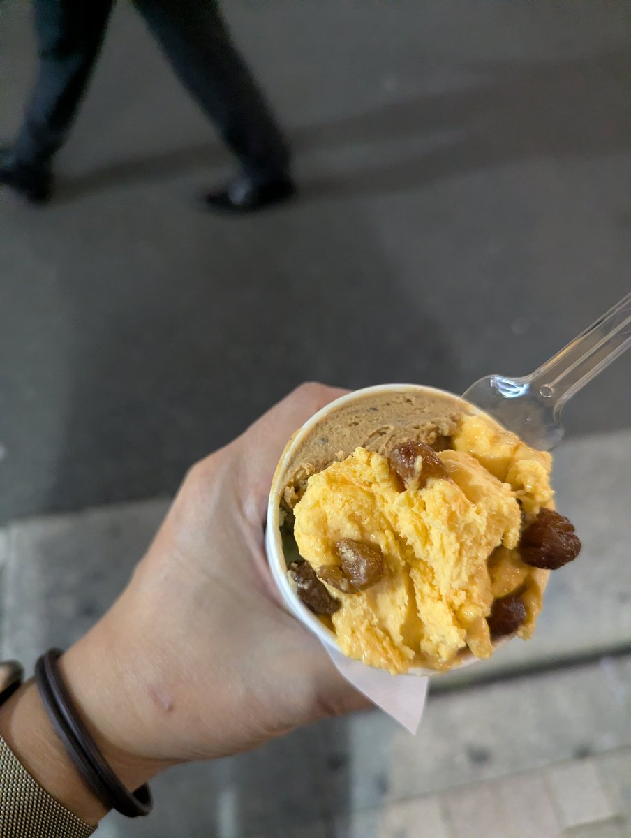 yu_pirates's tweet photo. 何気に連続営業日すごくない？のマンマミア
初のレモンバジル🎉🍦🥳
コーヒー、ラムレーズン
レモンバジルの爽やかさやばい https://t.co/2kvnGAEG4J