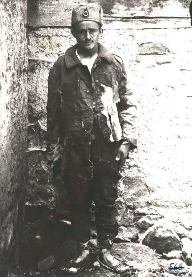 gamzede_111's tweet photo. Nazım Hikmet, "Türk Köylüsü" şiirinde Türk Milletinin irfanını över.

Yakup Kadri, Yaban'da Türk Milletini geri kalmış olarak küçümser. 

Yaban'a cevap niteliğinde Nurettin Topçu Taşralı adlı eserinde Türk Milletini Nazım çizgisinde ele alır. 

Bu sıralamada okuma yapılabilir. https://t.co/PQSbFmH6pr