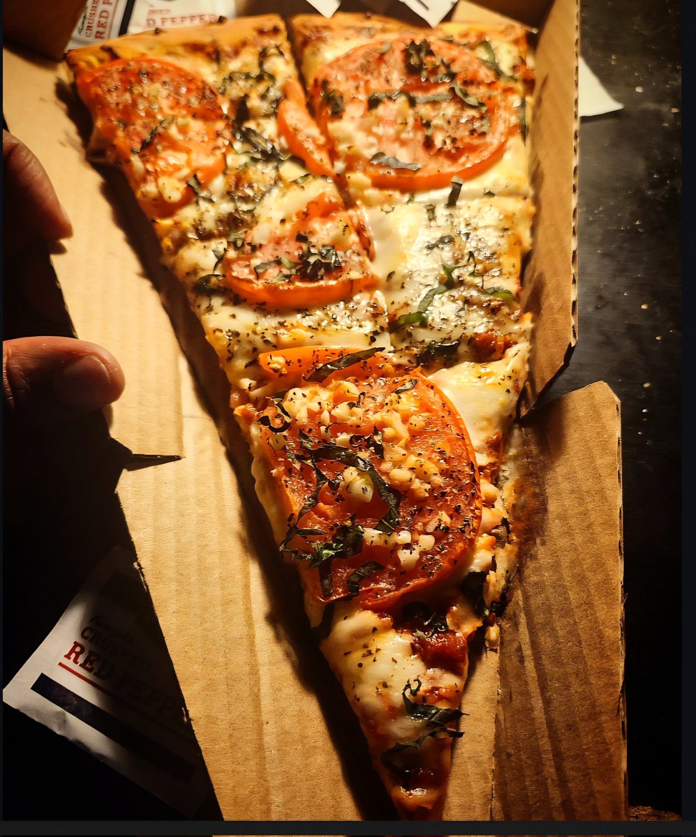 cwharris773's tweet photo. This Margherita pizza from @TheSliceFactory is ๐ค๐ฟ.
Those packets of crushed red pepper just added to it.
#JumboSlice
#SliceFactory https://t.co/MR0TmLscUJ