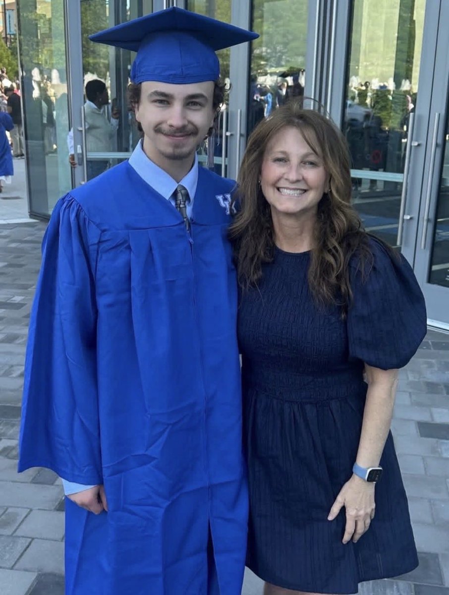 ReneSOlson's tweet photo. Congratulations to my UKY graduate!!💙 https://t.co/nKoCI92oT7