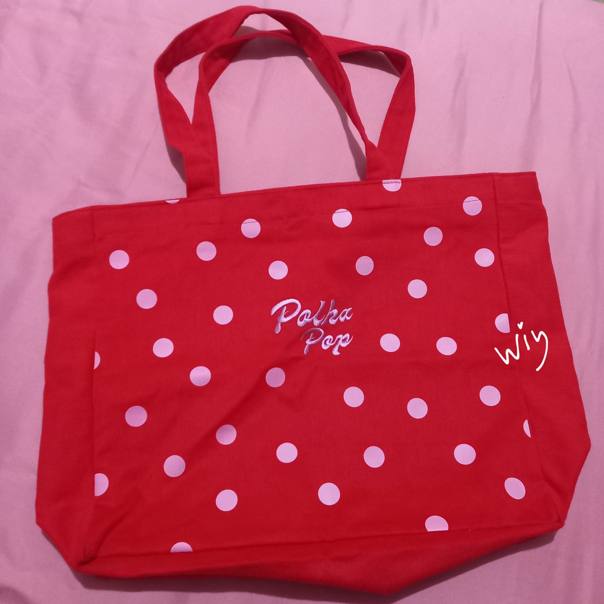 kindsofheaven's tweet photo. want to sell (wts) tas totebag polkadot merah dari @/nakouse. udh pernah dipake keluar 1x (preloved), good condi👍🏻 harganya 105k, pengiriman dr jakarta selatan (via manual/oren dgn admin 17%). kalo mau cek condi/tanya2 dulu dm aja yaa ^___^ https://t.co/0Ypwm86slr