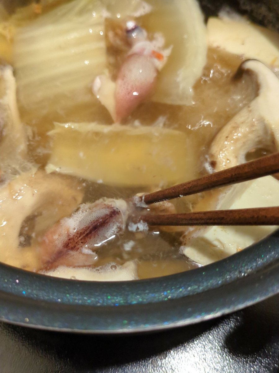 ホタルイカのしゃぶしゃぶ
肝の美味さがダイレクトに来てバッッッッッカ美味い！酒が進むぅ！！