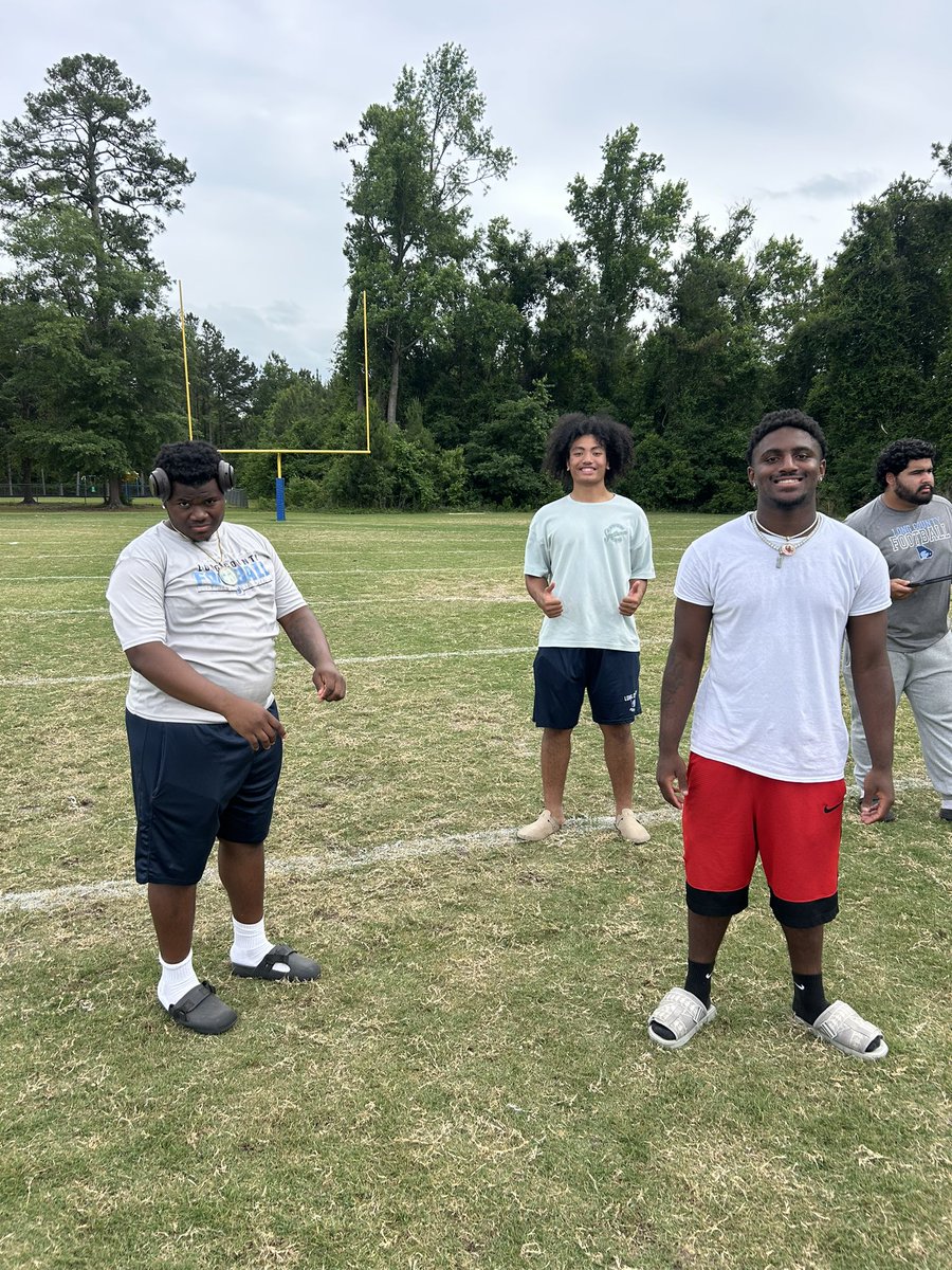 Coach_Pfiester's tweet photo. It was a great Friday in #LongCounT as #Team29 was split up and got after it in a little Blue vs. White scrimmage.  Several members of #Team28 come support this year’s squad and help officiate.  #TideFAST🌊 https://t.co/lsNjDE848b