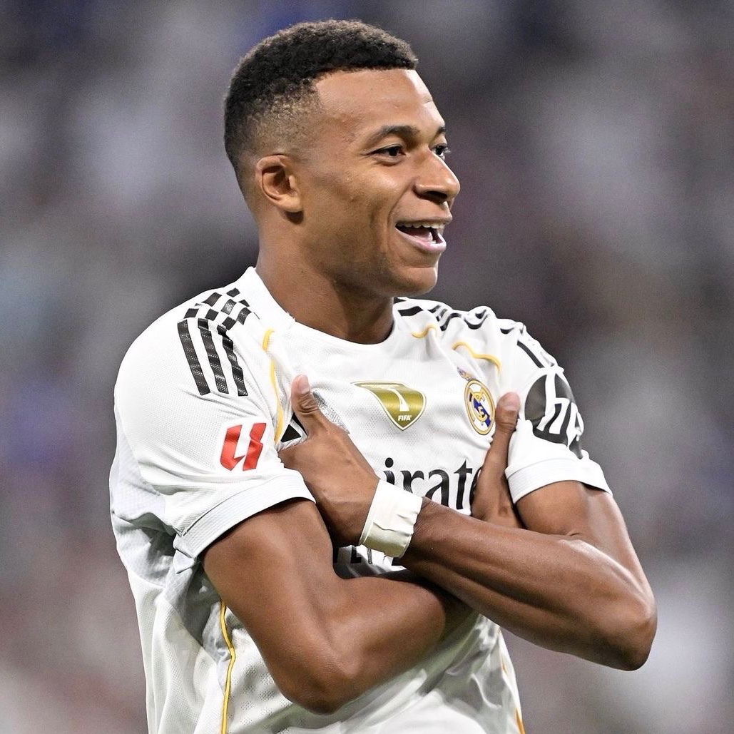 🗣️ Hansi Flick: “Real Madrid more dangerous with or without Mbappé?

He’s one of the best players in the world, honestly. What he brings to the pitch is unbelievably high quality. He’s extremely dangerous in every situation. In front of the penalty area and inside it, he’s an