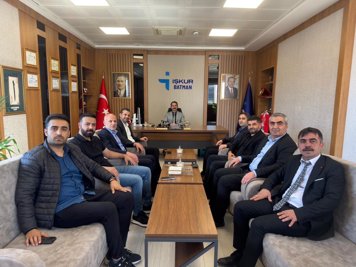 bmsbatman's tweet photo. Batman Büro Memur-Sen yönetimi olarak, Batman Çalışma ve İş Kurumu İl Müdürlüğü İl Müdürü Mehmet Emin Aktan’a ve Şube Müdürü olarak görevlendirilen Mehmet Sait Çelik’e hayırlı olsun ziyaretinde bulunduk.

Yeni görevlerinin kendileri ve kurumları adına hayırlı olmasını temenni ++ https://t.co/U1OeFQMySG