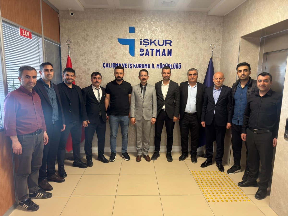 bmsbatman's tweet photo. Batman Büro Memur-Sen yönetimi olarak, Batman Çalışma ve İş Kurumu İl Müdürlüğü İl Müdürü Mehmet Emin Aktan’a ve Şube Müdürü olarak görevlendirilen Mehmet Sait Çelik’e hayırlı olsun ziyaretinde bulunduk.

Yeni görevlerinin kendileri ve kurumları adına hayırlı olmasını temenni ++ https://t.co/U1OeFQMySG