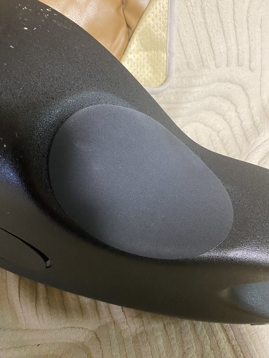 BLK_Guitars's tweet photo. 右膝に乗せる部分が滑って仕方ないのでウクレレ用の滑り止め買って貼ったらサイズぴったり、解決しました👍
#Ovation
#OvationGuitars https://t.co/tKFbGlJdI6