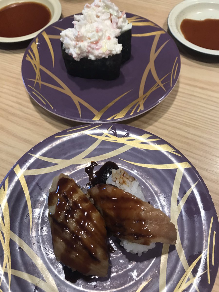 ryunosuke_h's tweet photo. GW中はお互いほぼ仕事だったんで久々に休みが合ったからカミさんと #ローリングシースー で #昼ビー 🍺
#lunch #寿司 #鮨 #sushi #sushigoround #beer #瓶ビール #瓶ビールが好き #classiclager #帆立 #鯖の押し寿司 #バッテラ #茶碗蒸し #californiaroll #穴子 #カニサラダ軍艦 #鮪 #納豆巻き https://t.co/qutYXktzVY