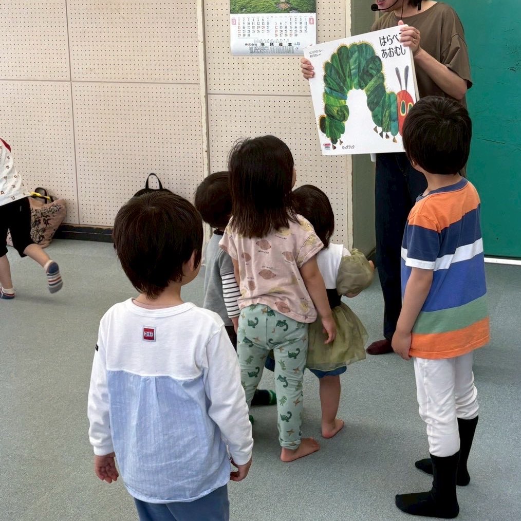 petitpas298's tweet photo. 明日5/10は母の日👩🏻💕

親子リトミックの日曜日クラス
母の日にちなんだレッスンを行います！

ピアノに合わせたっぷり動きましょう♪
ご参加の皆さま、元気に遊びに来てくださいね。写真は先月の様子です🍎

#つくばお稽古
#リトミック
#つくば https://t.co/Cc11m6Xas9