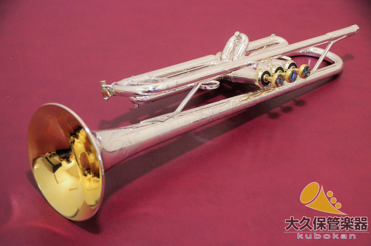 ニューヨーク・バックの香りを2000年限定モデルとして再構築。華やかな