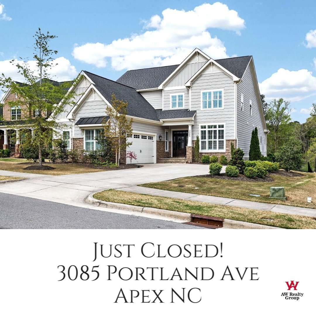 awrealtygroup's tweet photo. Another closing in the books and we couldn't be more grateful for our repeat client! Wishing them all the best on their new adventure. #awrealtygroup #justsold #repeatclient #closingday 🏡✨ https://t.co/rDiDlZvCY7