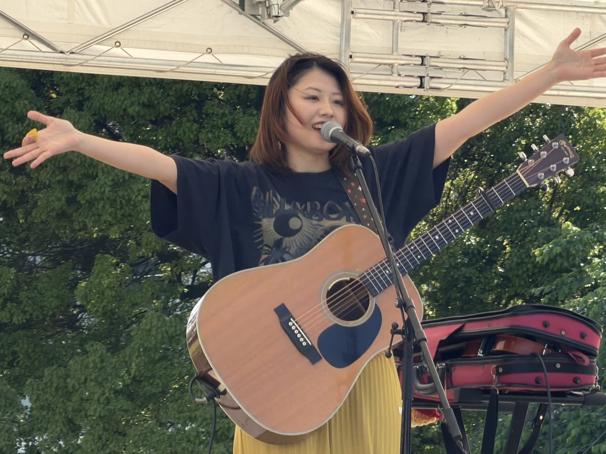 yuri_dr_sun's tweet photo. 2026.5.5 #オダワラオープンマルシェ
野外で大音響いいですねー
激アツなステージでした！
ハナビノヒバナでジャンプしすぎて膝にきた💦
でも楽しかったー👍
#YuLyrics #YURI https://t.co/MNtNCtYnJm