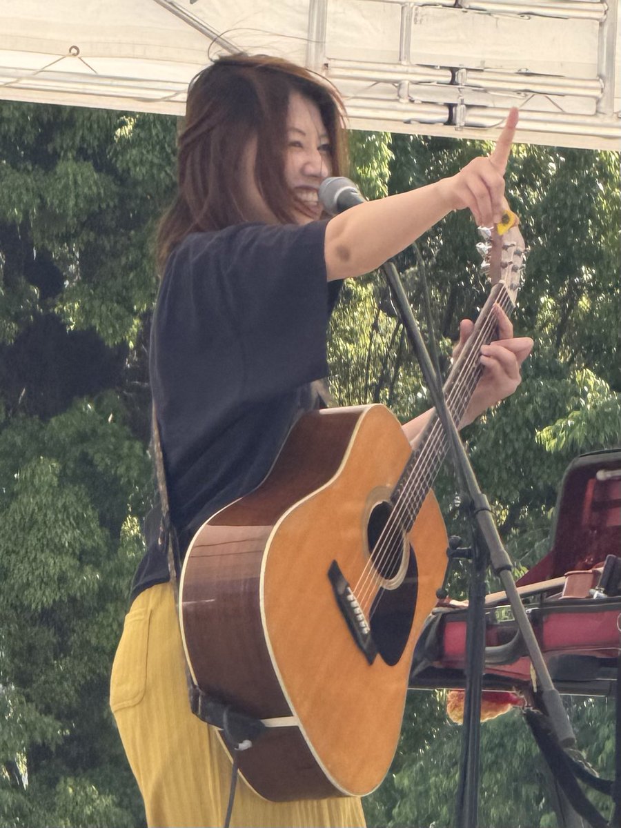 yuri_dr_sun's tweet photo. 2026.5.5 #オダワラオープンマルシェ
野外で大音響いいですねー
激アツなステージでした！
ハナビノヒバナでジャンプしすぎて膝にきた💦
でも楽しかったー👍
#YuLyrics #YURI https://t.co/MNtNCtYnJm