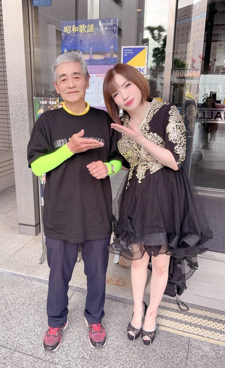 giura_a35744's tweet photo. 5/9(土)今日は守口駅前の『大阪発-歌謡曲』へ🚴💨13時〜18時迄の長丁場🎤初めてお会い出来た🌻『松原みほ』さんともいっぱいお話しも出来たし最高に楽しい１日でした🤗 https://t.co/qwFZyWHCBd