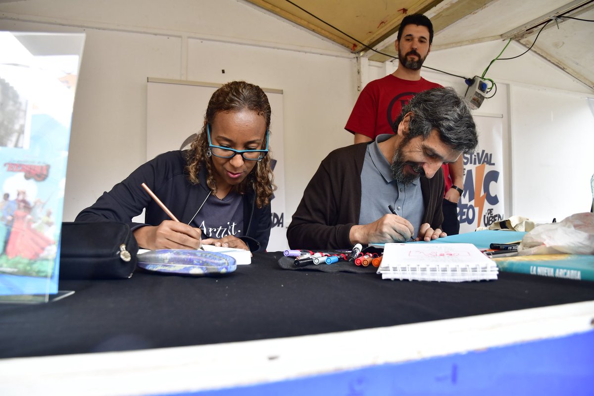 FcomicEuropeo's tweet photo. 🖋️🎨 Continúan las sesiones de firmas de autores y dibujantes invitados en el Festival del Cómic 💥📖

El público ya ha podido disfrutar de Alberto Belmonte, Elizabeth Karín y muchos más artistas, llevándose autógrafos y dibujos personalizados en sus cómics. 🦸✨ https://t.co/HPDH0GgKYo