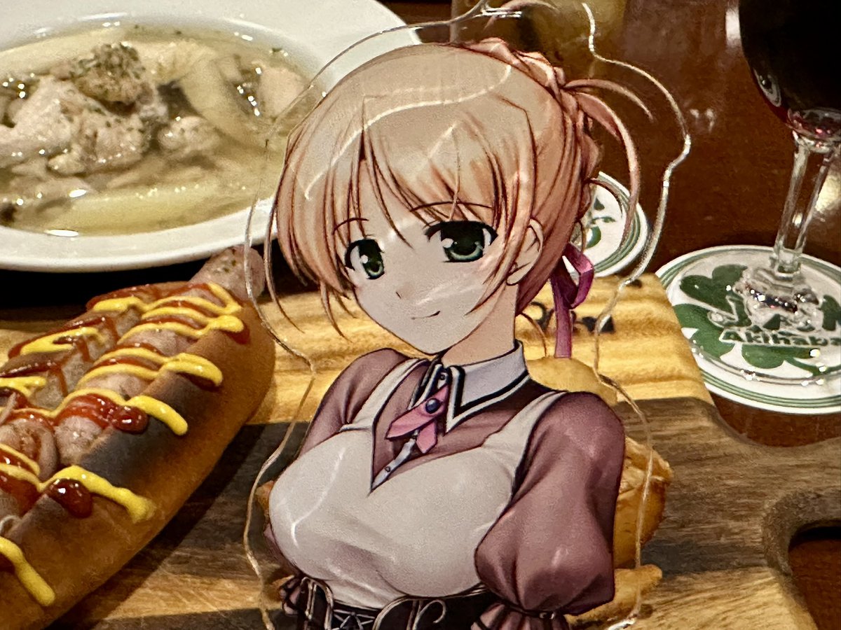 たまにはメルトもカウンターの食べる側でお料理を一緒に😊コラボカフェの特典コースターは店頭では無くなったものの後日お渡しでまだ入手可能だそうで、明日がラストのコラボカフェのほかBENTOにもレッツゴー💨
#穢翼 #穢翼のユースティア