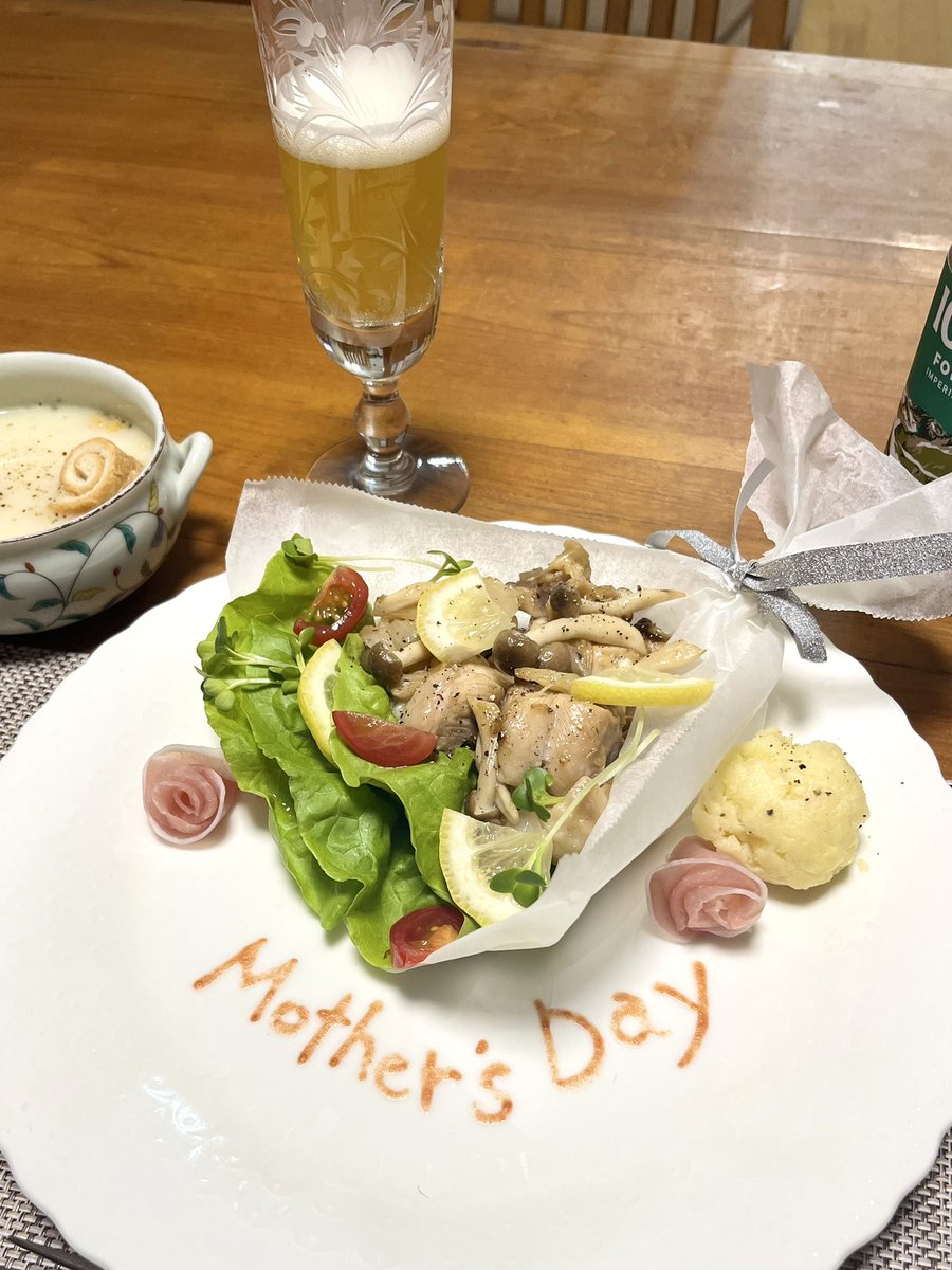 moe0506_'s tweet photo. 1日早いですが、母へ💐
市販のケーキと、晩御飯で日頃の感謝を伝えました☺️

#料理 #おうちごはん #自炊記録 #母の日 https://t.co/hiDgNhZeD7