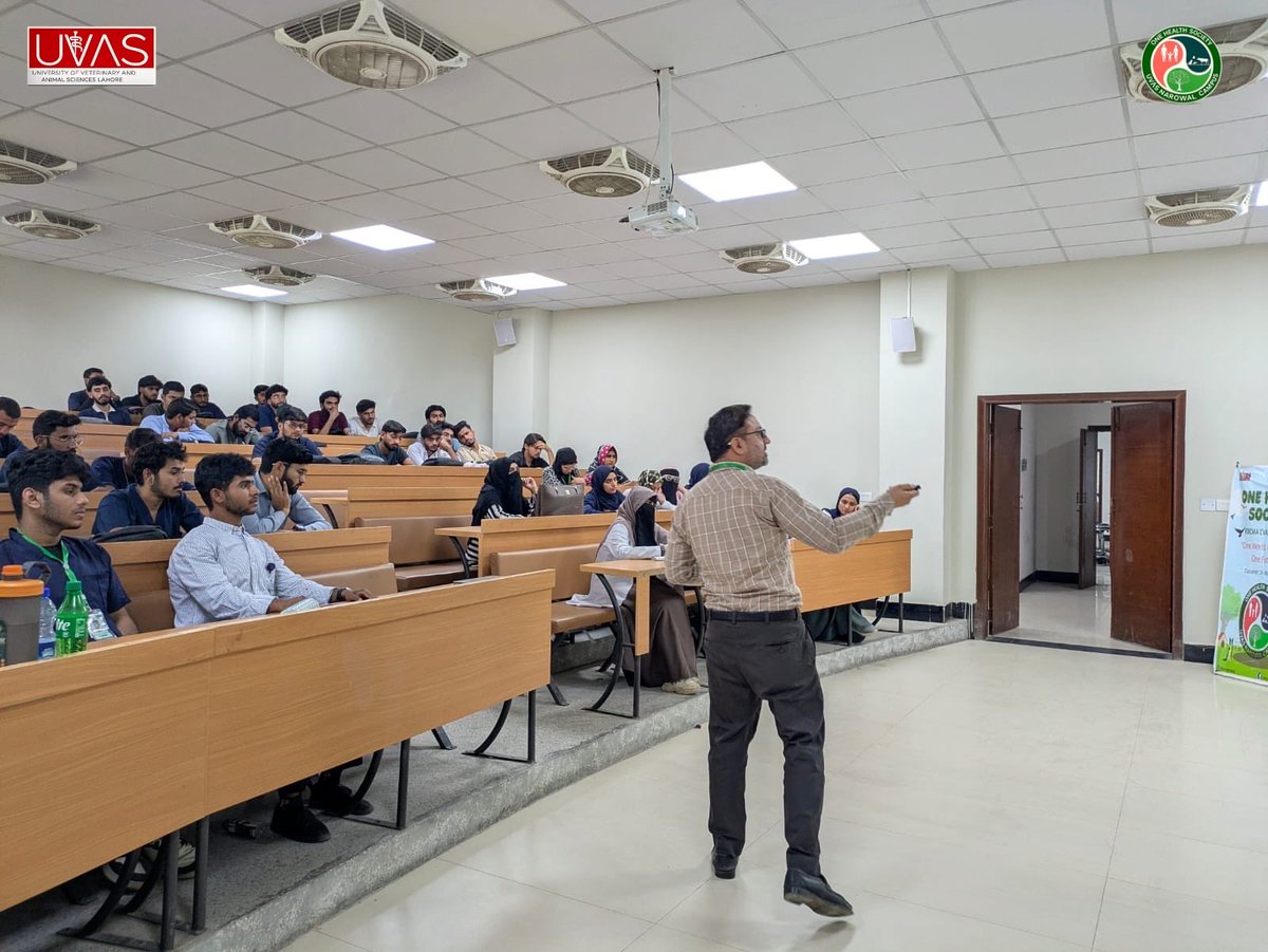 OHS_Naowal_'s tweet photo. The first URSDP session at UVAS Narowal was a success! 
Students explored scientific research and academic writing through interactive sessions led by Dr. Waqas Ahmad. Amazing energy and critical thinking on display!  #OneHealth #URSDP #UndergraduateResearch #ScientificWriting https://t.co/OVaupj3HDS
