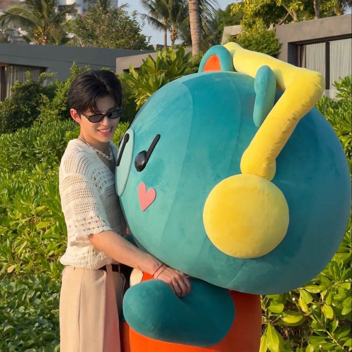 J.开 tweet media