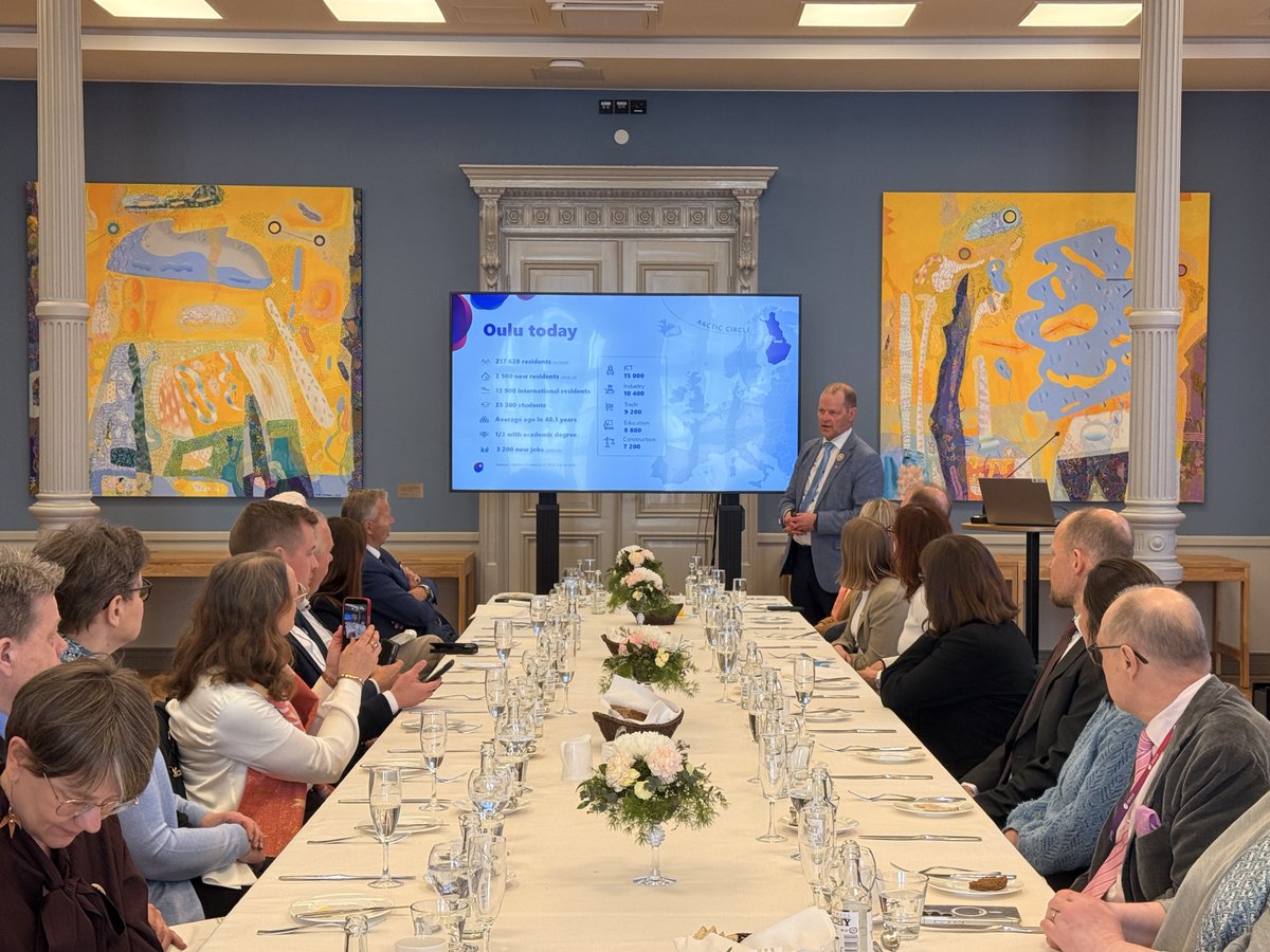 EUYOtweets's tweet photo. About last night... EUYO discovers 🇪🇺 Capital of Culture🇫🇮 @Oulu2026offici 🤩 

🔵 traditional smoke sauna and delicious salmon soup 😀
🔵 𝗰𝗶𝘁𝘆 𝗸𝗲𝘆 𝗳𝗮𝗰𝘁𝘀: best air quality, student accomodation, @NatGeo #BestOfTheWorld travel destination, and more

🙏@LauriNikula @HussoJarmo Ari Alatossava and colleagues for your warm welcome and this beautiful evening.

#EUYOinOulu #Oulu2026 #EuropeanCapitalOfCulture 

📸 Maria Isabela Nica/EUYO